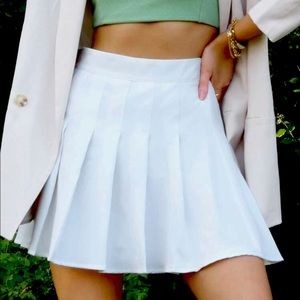 White Trendy skater flared Skirt ✨send offers✨